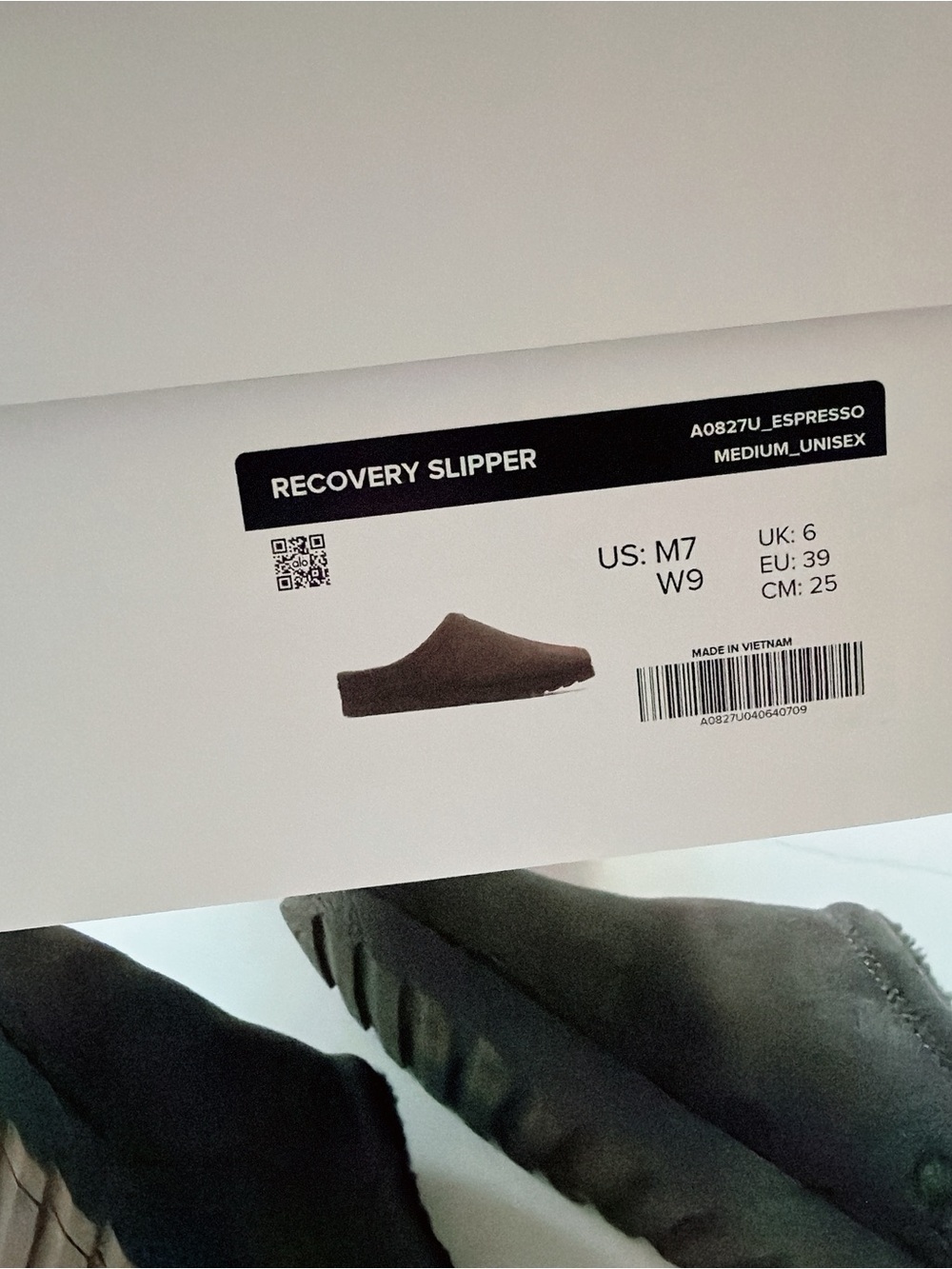 Alo Recovery Slipper, Espresso - Picture 10 of 10